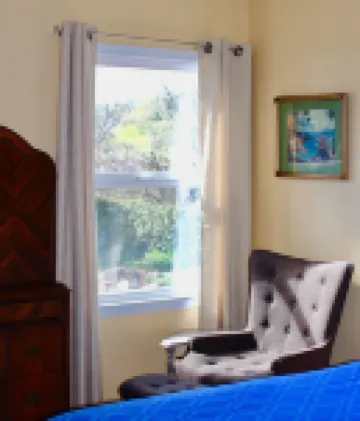 Treetop Lodge - Lose yourself in the views on the westside, close to downtown.