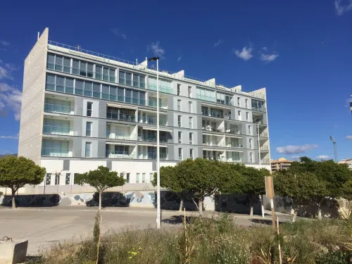 Fine apartment by the sea, beach, nice and quiet yet close to Center