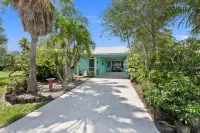 Book today, dinner on us!New listing! Stuart/Port Salerno cute cottage! Hotel a Port Salerno