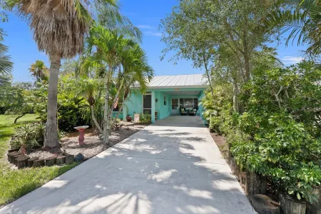 Book today, dinner on us!New listing! Stuart/Port Salerno cute cottage!