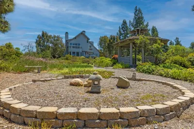 Private 2 Bedroom / 1 Bath Apartment - Secluded 2 acre Estate/Orchard Hotels near Horizon Christian Fellowship