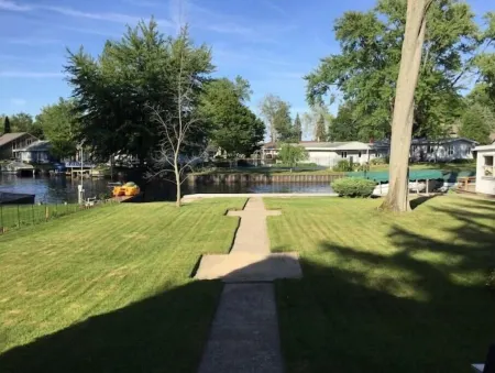 Perfect lakehouse getaway