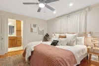 Historic Downtown Wake Forest Bungalow Wake Forest Art & Frame附近的飯店