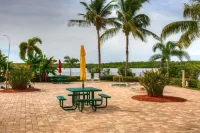 Top-Floor Waterfront Condo with Bay View + Pool and Hot Tub