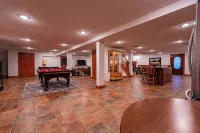 HUGE family Home!  Sleeps 27 comfortably.  3/10 mile from the Beach! Hotels in York Harbor