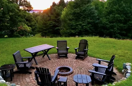 Escape to Tranquility, Private Cabin in the Woods only 5 Miles to Torch Lake!