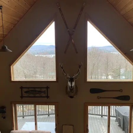 Charming, cozy, rustic Chalet.. Hollywood Hills, OLD FORGE, NY