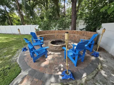 Spacious 5-bedroom house with WiFi, AC, Heated Pool and Jacuzzi in Central Tampa