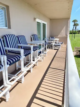Cocoa Beach FL.  -  Ocean Front Beach Condo with Spectacular View. Отели рядом с достопримечательностью «Коко-Бич»