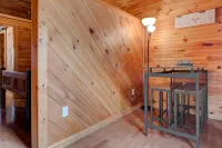 Custom Built Cabin in Rrg • Pet Friendly• Fire Pit