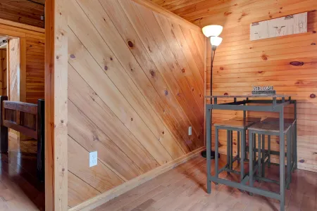 Custom Built Cabin in Rrg • Pet Friendly• Fire Pit