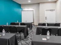 Hampton Inn & Suites Sacramento-Cal Expo Các khách sạn gần Khu thương mại hội chợ Arden