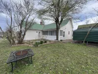 Newly restored 1910 Ozark Mountain Dogtrot Cottage Hotel a Van Buren County