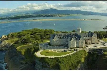 Studio with parking at the door and Wifi.