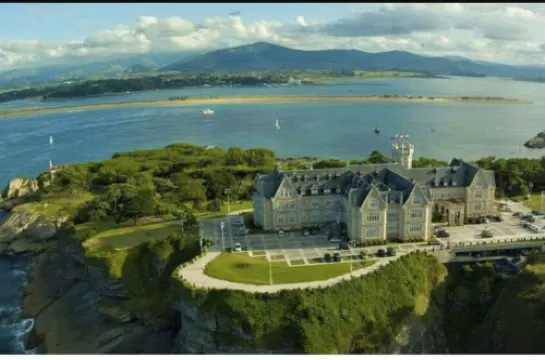 Studio with parking at the door and Wifi.