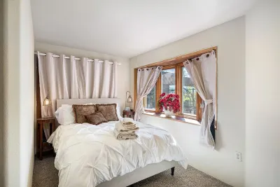 Adventures at Angel's Landing await you! Apartment in large mountain home for 3.