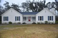 Ranch, 6 Bedrooms and 5 Baths Home Near Parris Island and Beaufort is Beautiful.