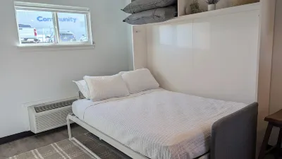 Modern Micro-Studios in Cedar Falls - Falls Edge Studios Hotel in zona Panther Lounge