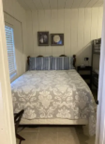 Cozy Cottage w/wood stove, firepit, pond & hiking trails near Snow Trails