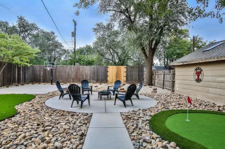 Red Raider Retreat - Walk to Texas Tech Отели рядом с достопримечательностью «Университет Техас Тек»