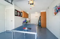 NEW 3Bed by the Beach- Game Room - Pool - Outdoor TV