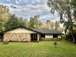 Waterfront 3 Bedroom Cottage with Dock and Kayaks Close to Mount Dora & Sanford