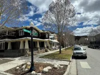 Dogs OK!~Prime Location Near Downtown & River/Trails Blocks Away