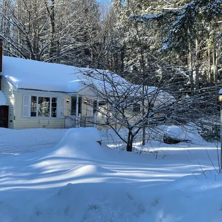 Cozy & Rustic Cottage, Close to North Conway & Storyland, Perfect for Families!