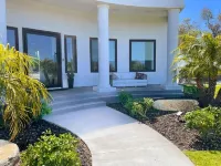 Luxurious Resort Style 3BR + Office w/ Stunning Ocean Views, Pool, Spa & Sauna Hotels in Vista