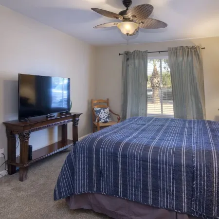 Beautiful Clean Townhome in East Mesa - w/Community Heated Pool