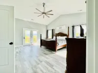 New! Private 5BR 5,000 SqFt Lake House on 7 Acres