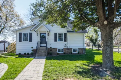 Elegant Middleburg Manor with 3 Bedrooms 2 Baths Farmer’s Delight 주변 호텔