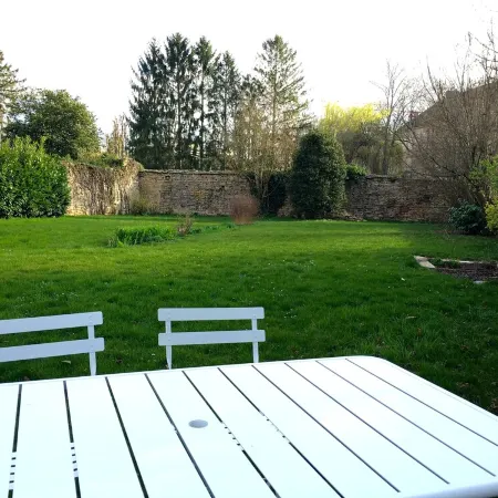Former convent from the 17th, renovated, private garden, Beaune center
