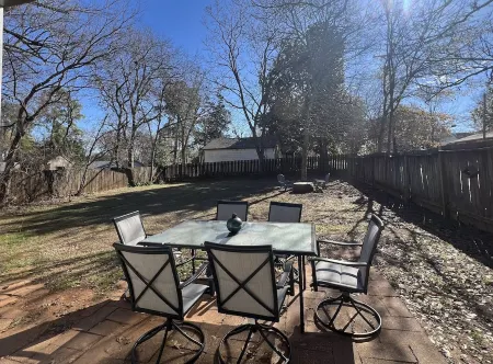 Charming Cottage Near Sfa, Azalea Gardens,  & Walking Trails.