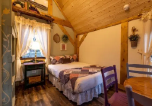 Storybook Cottage @ Four Fillies Lodge-Glamping