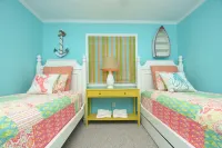 Bring the entire family at Watching the Waves! Linens Included
