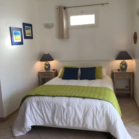 30 sq.m studio at garden level. Quiet villa in a green setting with terrace