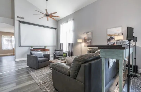 Huge 4 bedroom home filled with entertainment for all!