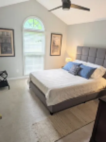 Spacious, modern, comfortable & 0.6 miles to everything in the Historic Village.