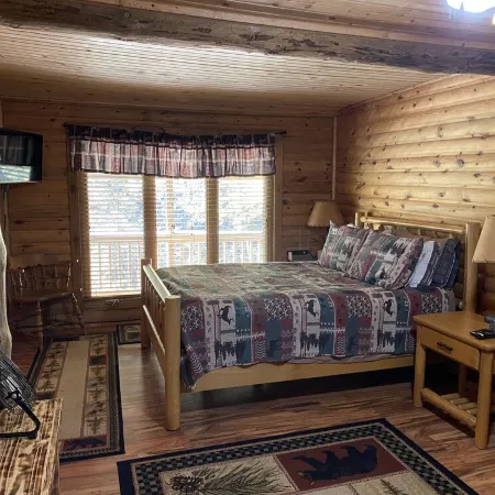 Cozy Cabin located in the heart of the Black Hills, but close to Deadwood & Lead