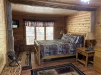 Cozy Cabin located in the heart of the Black Hills, but close to Deadwood & Lead