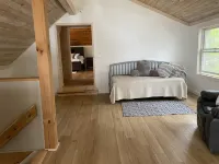 Beautiful Phillips Lake Home. Hotels in Dedham