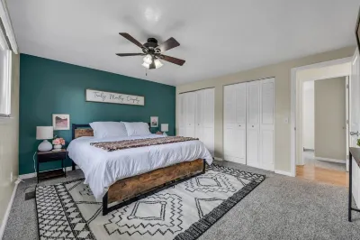 5 Bedroom, 3 King, sleeps 15 Near Skiing, hiking