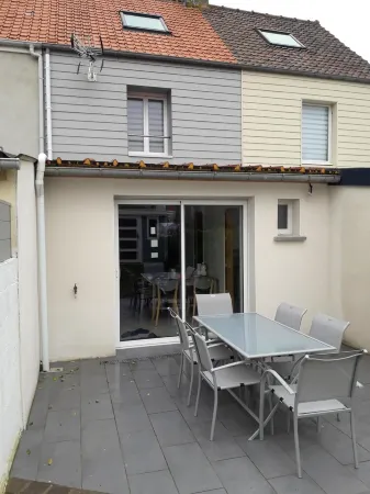 House located 300m from the beach and the city center