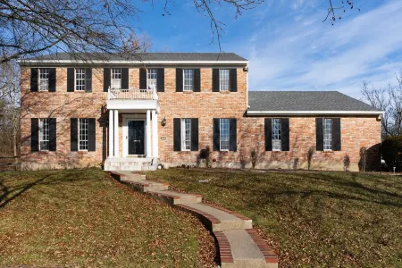 Modern home near highways, king beds, ping pong table Отели в г. Фэрфилд