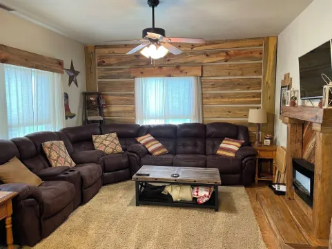 On the Mickelson Trail: Log Home Perfect for families