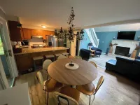 Cozy 4-bedroom chalet in the Hideout with WiFi, AC