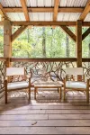 FoResTree House- Peaceful Luxury Treehouse Hot tub