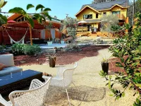 Stunning new home on creek, with spa pool, 5min walk to wineries & restaurants Arrowood Vineyard & Winery附近的飯店