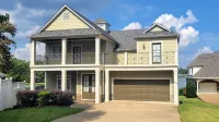 Waterfront Lake Hamilton Home | Pool, Hot Tub, A+ Views, Dock, Huge Game Room Hotel a 